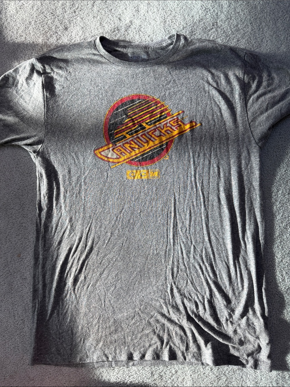 Vancouver Canucks Vintage Logo Grey Graphic Tee CCM Mediim